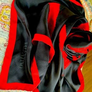 Valentino - Made in Italy Silk Scarf - Black and Red